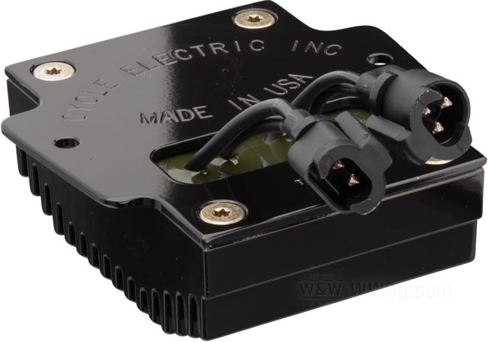 Regulatore/Raddrizzatore di Cycle Electric; atto per Softail 2008-2017; alluminio, nero, anodizzato; rimpiazza OEM HD 74540-08 e 74540-11; U.S.A.; peso lordo: 1.2 kg