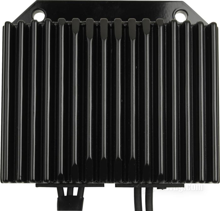 Regulatore/Raddrizzatore di Cycle Electric; atto per Dyna 2006-2007; alluminio, nero, anodizzato; rimpiazza OEM HD 74631-06; U.S.A.; peso lordo: 1.24 kg