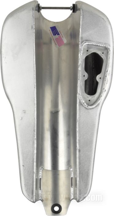 Depósito de gasolina »Café Racer« de Storz; apropiado para Sportster 2007-2020; aluminio, natural; volumen: 10.2 l; con tapón: Quick-Cam; grifo de gasolina necesario: no - con abertura para bomba de gasolina; grifo de gasolina necesario: no - con abertura para bomba de gasolina; EE. UU.; peso bruto: 4.87 kg