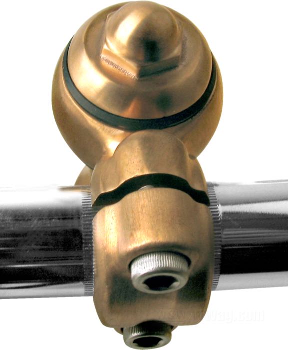 Riser »Vintage Style« von DBBP; Bronze, gebürstet; Gewinde: 1/2”-13; für Lenker-Ø: 1 ”; Maße gemäß Zeichnung: H-Anbauhöhe = 50 mm, T-Gesamthöhe = 82 mm, P-Kröpfung nach hinten = 52 mm; mit Riserschrauben; Bruttogewicht: 1.6 kg