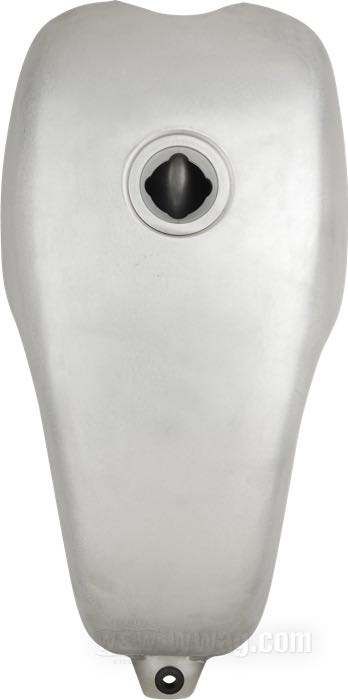 Serbatoio di benzina »Café Racer« di Storz; atto per Evo Sportster 2004-2006; alluminio, naturale; volume: 10.2 l; con tappo: Quick-Cam; rubinetto necessario: 3/8” NPT; rubinetto necessario: 3/8” NPT; U.S.A.; peso lordo: 4.62 kg