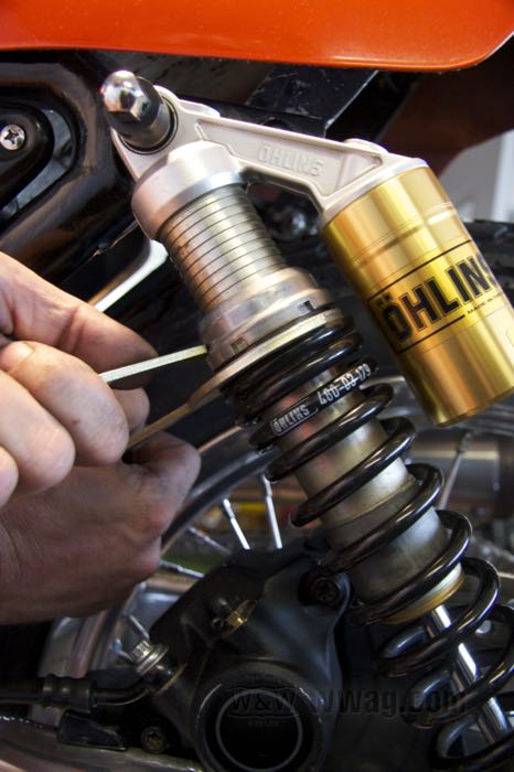 Ammortizzatori »36PL« di Öhlins; atto per Sportster 1979-2020; alluminio billet / acciaio / acciaio per molle; lunghezza: 336 mm; ochiello del amortizzatore: 14 mm; con omologazione nazionale tedesco; peso lordo: 4.7 kg