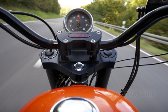 Soporte reniforme de motogadget; para motogadget Motoscope Mini; aluminio macizo, anodizado negro; peso bruto: 310 g