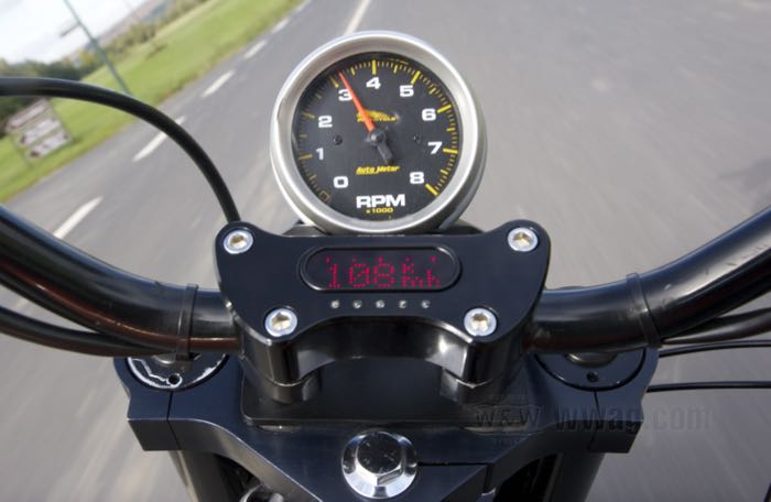 Soporte reniforme de motogadget; para motogadget Motoscope Mini; aluminio macizo, anodizado negro; peso bruto: 310 g