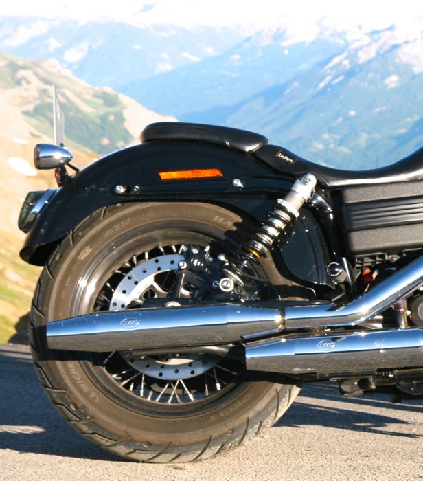 Ammortizzatori »36E« di Öhlins; atto per Sportster 1979-2003; alluminio billet / acciaio / acciaio per molle, molle nere; lunghezza: 360 mm; ochiello del amortizzatore: 14 mm; con omologazione nazionale tedesco; peso lordo: 4 kg