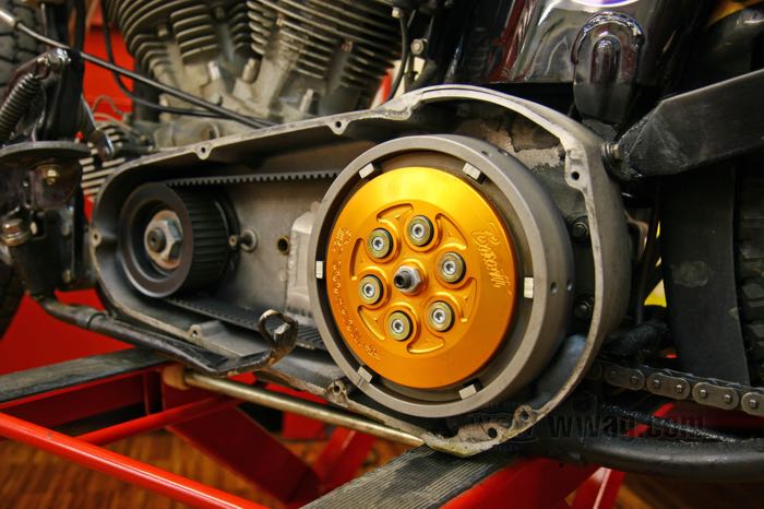 Kit frizione »Scorpion« di Barnett; atto per Big Twin 1941-prima serie di 1984; acciaio / alluminio; molle preinstallate: 6 x 58 lbs@1“; U.S.A.; peso lordo: 5.91 kg