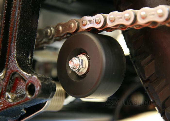 Sekundärketten- und -riemenspanner; passend für 4-Gang Big Twin 1958-1984; Stahl / Polyurethan; USA; Bruttogewicht: 440 g